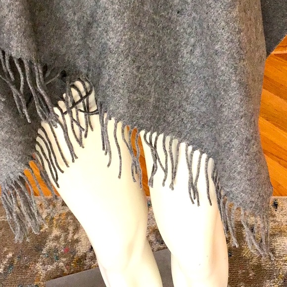 Forth & Town Gray Fringed Shawl - Picture 2 of 6